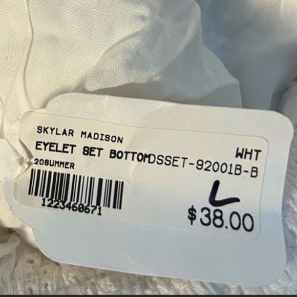 White Floral Shorts NWT - Picture 8 of 8